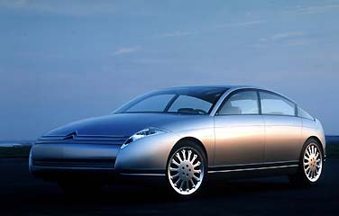 Citroën C6: concept car C6 Lignage: 3/4 front picture of concept-car Citroën C6 Lignage. Fluid lines are annoncing the return of Citroën to new aerodynamics in their car design.